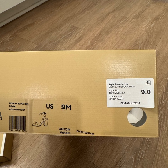 Michael Kors Denim Elegant Blue Block Heel Sandals size 9 worn once! - Picture 4 of 5